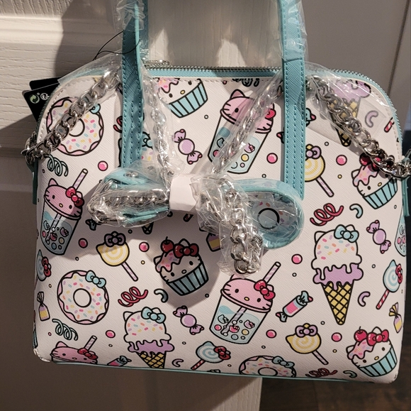 Hello Kitty Purse - Picture 3 of 4